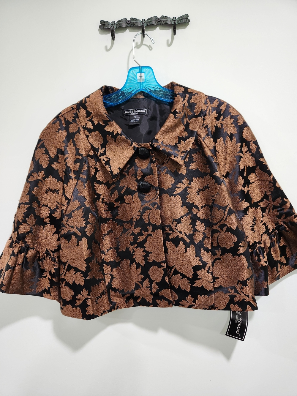 Jessica Howard Black and Bronze Floral Jacquard Cropped Blazer